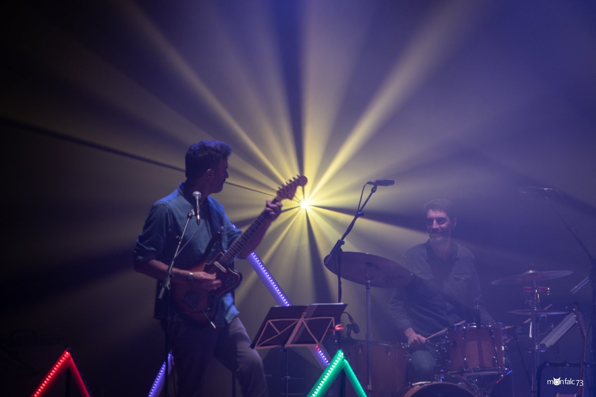 monfalc7311's tweet photo. GRÀCIES! @AndreuValor
(Paraninf Universitat d'Alacant-Sant Vicent del Raspeig).
#AndreuValor #Cantautor #SongWriter #Musica #Music #Insurrecte https://t.co/I2PoplJhGO