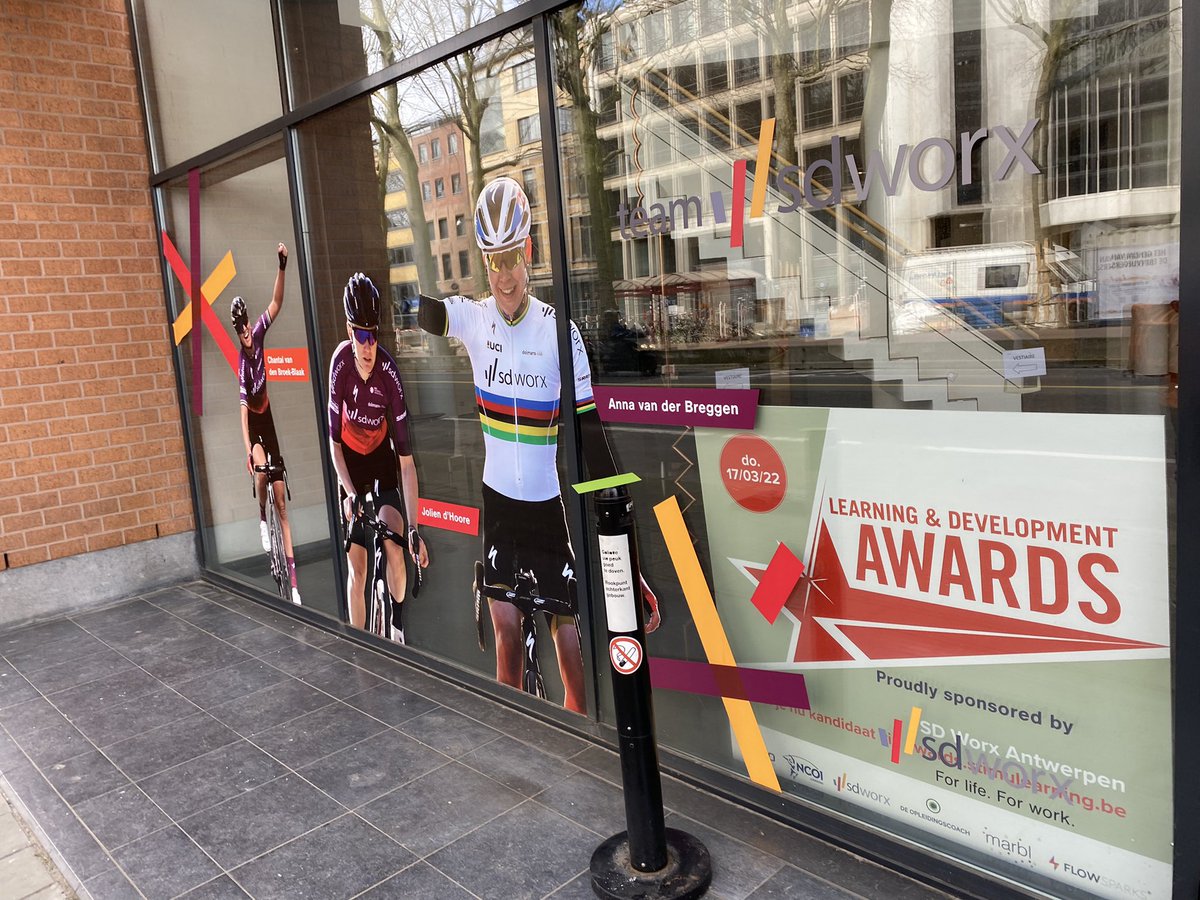 vanvin74's tweet photo. ‘Vaardigheden voor de toekomst ontwikkel je vandaag.’ Mooie binnenkomer van @AnsDeVos te gast bij @SDWorxBelgie voor #Stimulearning https://t.co/EBObdl29x0