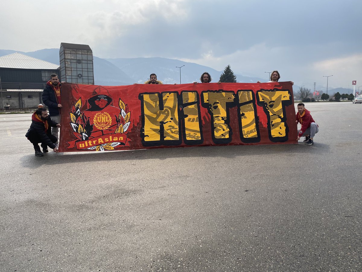 Armaya adanmış hayatlar!! 
GALATASARAY'ımızı avrupa maçında yalnız bırakmıyoruz. 
#ultrAslanUNI