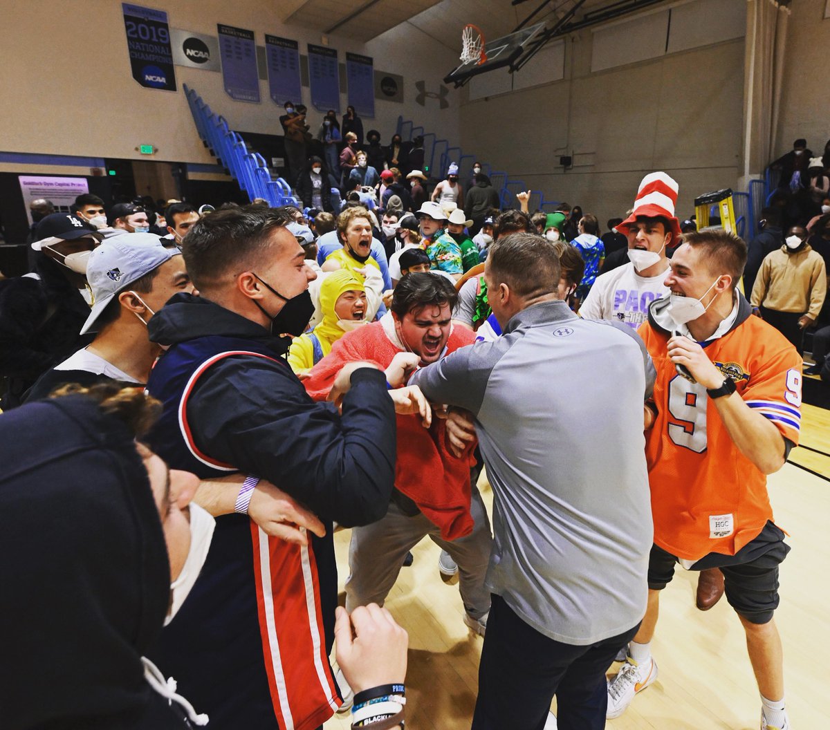 CoachJ_Loeffler's tweet image. Discussing Spring Kings and some hoops with the boys