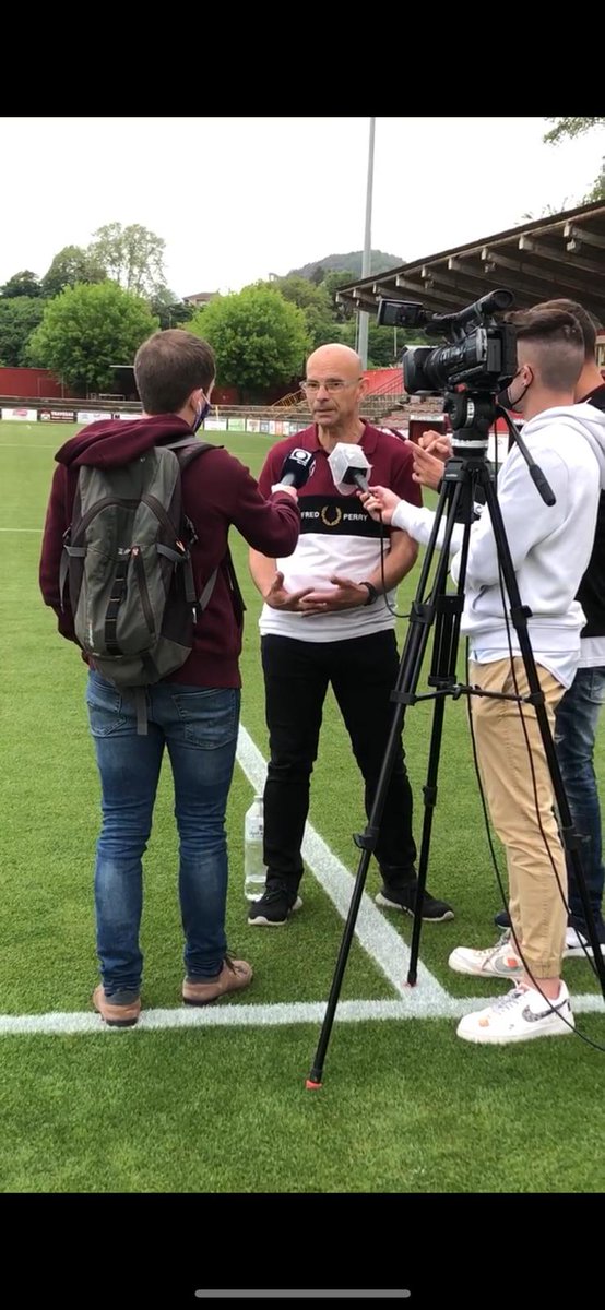CEBanyoles's tweet photo. [🎽PRIMER EQUIP] 🆕Miquel Àngel Muñoz (@Miquelmunoz64) assumeix el repte a la banqueta del primer equip del CE Banyoles. El tècnic gironí té sis jornades per endavant per guanyar distància al descens. #futcat #SempreAvant

📡Al web: https://t.co/uRXCzS1cTe

Fotos 1 i 2: @NMargui https://t.co/BGDVlP8VrQ