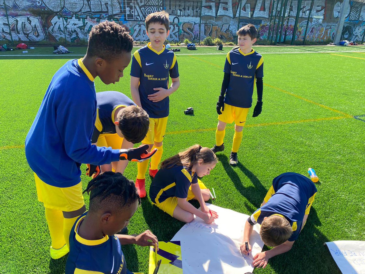 AFCCommunity's tweet photo. Our coaches are delivering pitch side workshops at the ⚽️ tournament today on the topic of ‘Be Fair’ 🤝

#PLPrimaryStars @PLCommunities https://t.co/9Y6rvny9CU