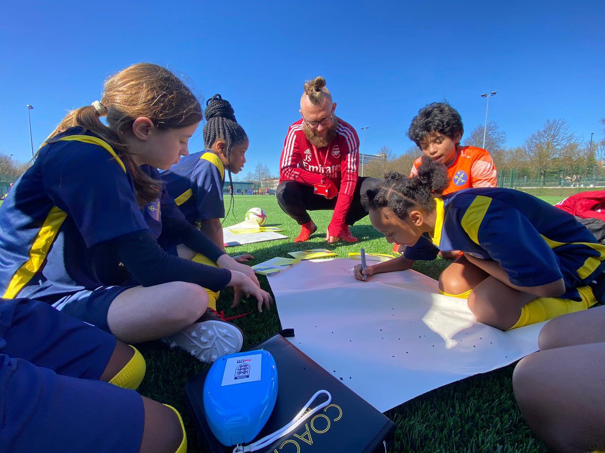AFCCommunity's tweet photo. Our coaches are delivering pitch side workshops at the ⚽️ tournament today on the topic of ‘Be Fair’ 🤝

#PLPrimaryStars @PLCommunities https://t.co/9Y6rvny9CU