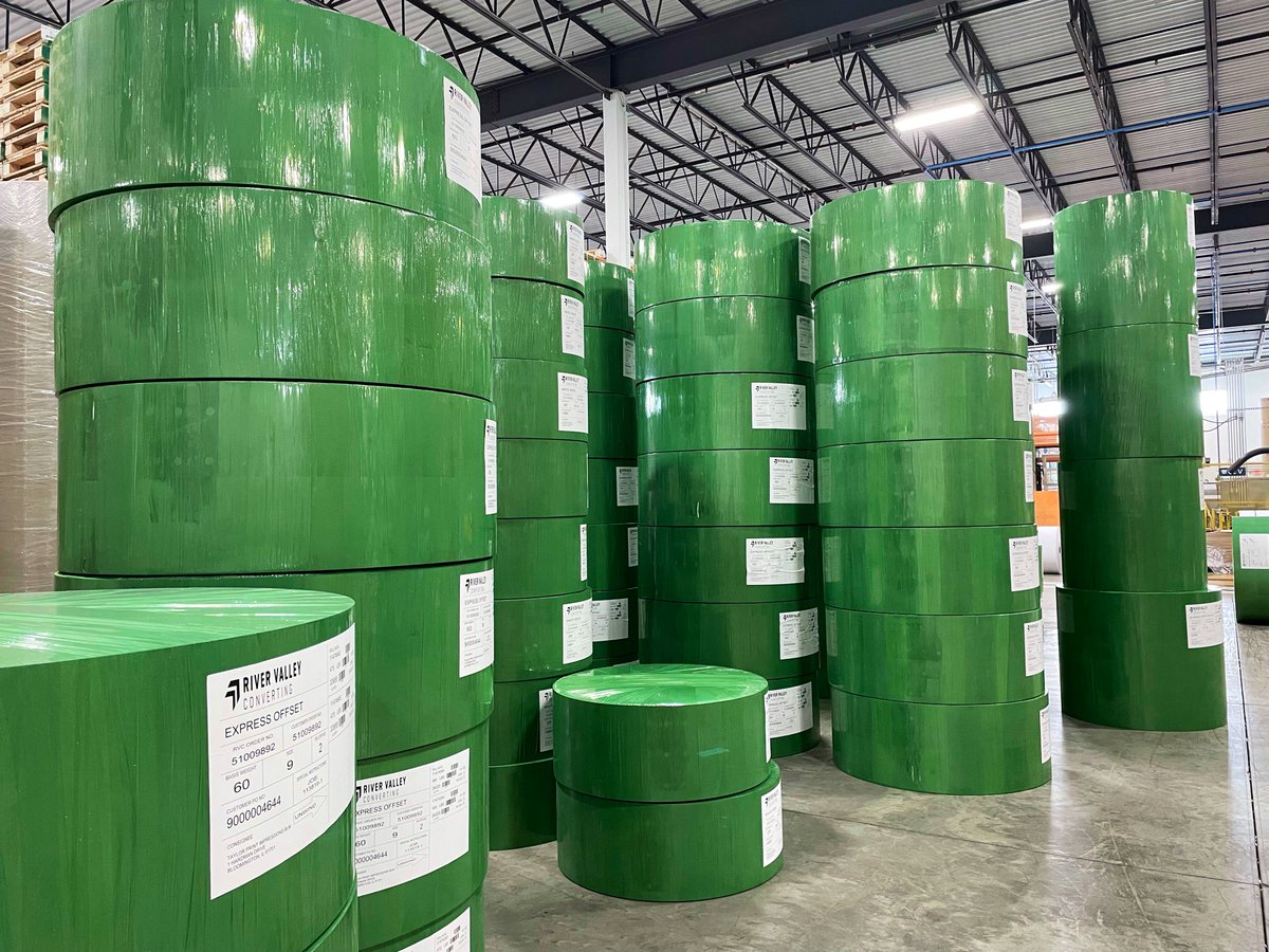 BrookeLeeAPC's tweet photo. How we #StPatricksDay @RiverValleyConv #AuthorityGloss #LakesOffset #AccessOpaque #GoodToBeGreen #TeamRVC #WeLovePaper 💚 https://t.co/j3P2jGNinn
