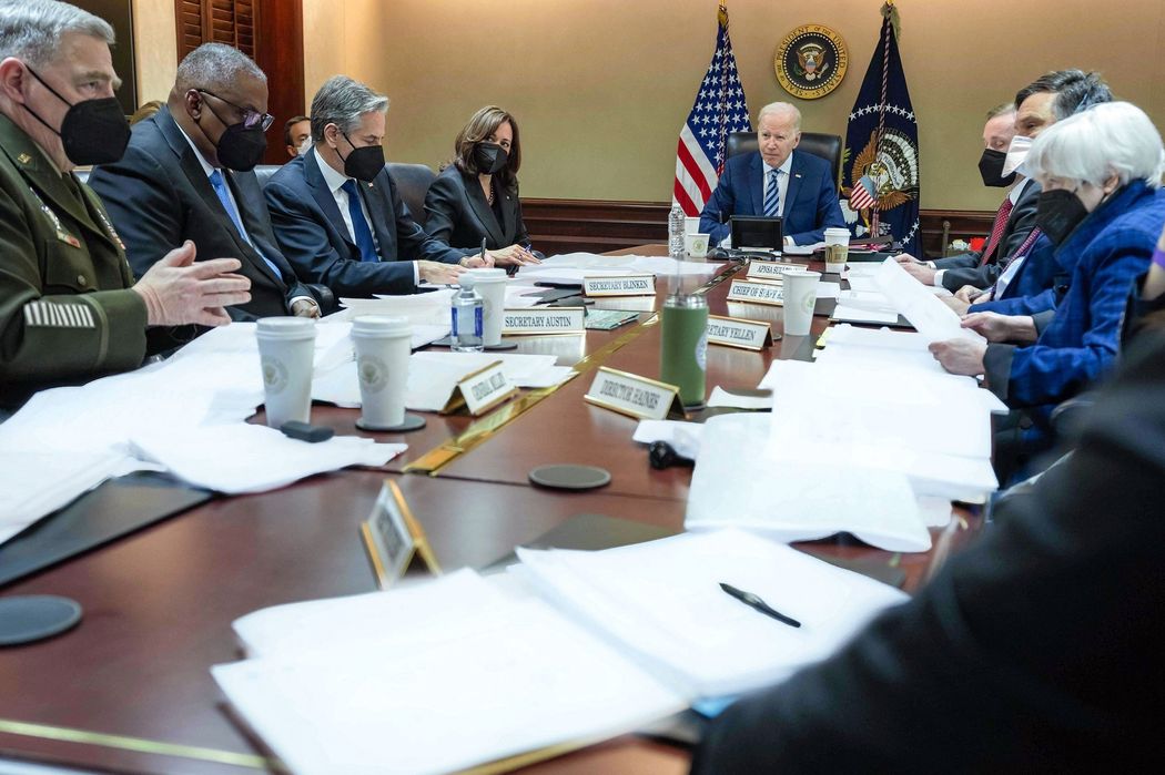 Gold at $10,000? Death of the 40-year bull market in bonds? What’s next.. ?

<a href="/LukeGromen/">Luke Gromen</a> ".. shift had been happening even before the sanctions. 

Global central banks have bought ~$260B worth of Gold, compared to $60B in Treasurys..."