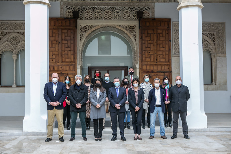 garciapage's tweet photo. Reunidos con las principales entidades de acogida de población refugiada y de intervención humanitaria en #Ucrania hemos emitido un comunicado para canalizar esta ayuda de manera efectiva desde las organizaciones y la población de #CLM.
📄https://t.co/3Xl6tDCVT7 https://t.co/2cvMIGrzk2