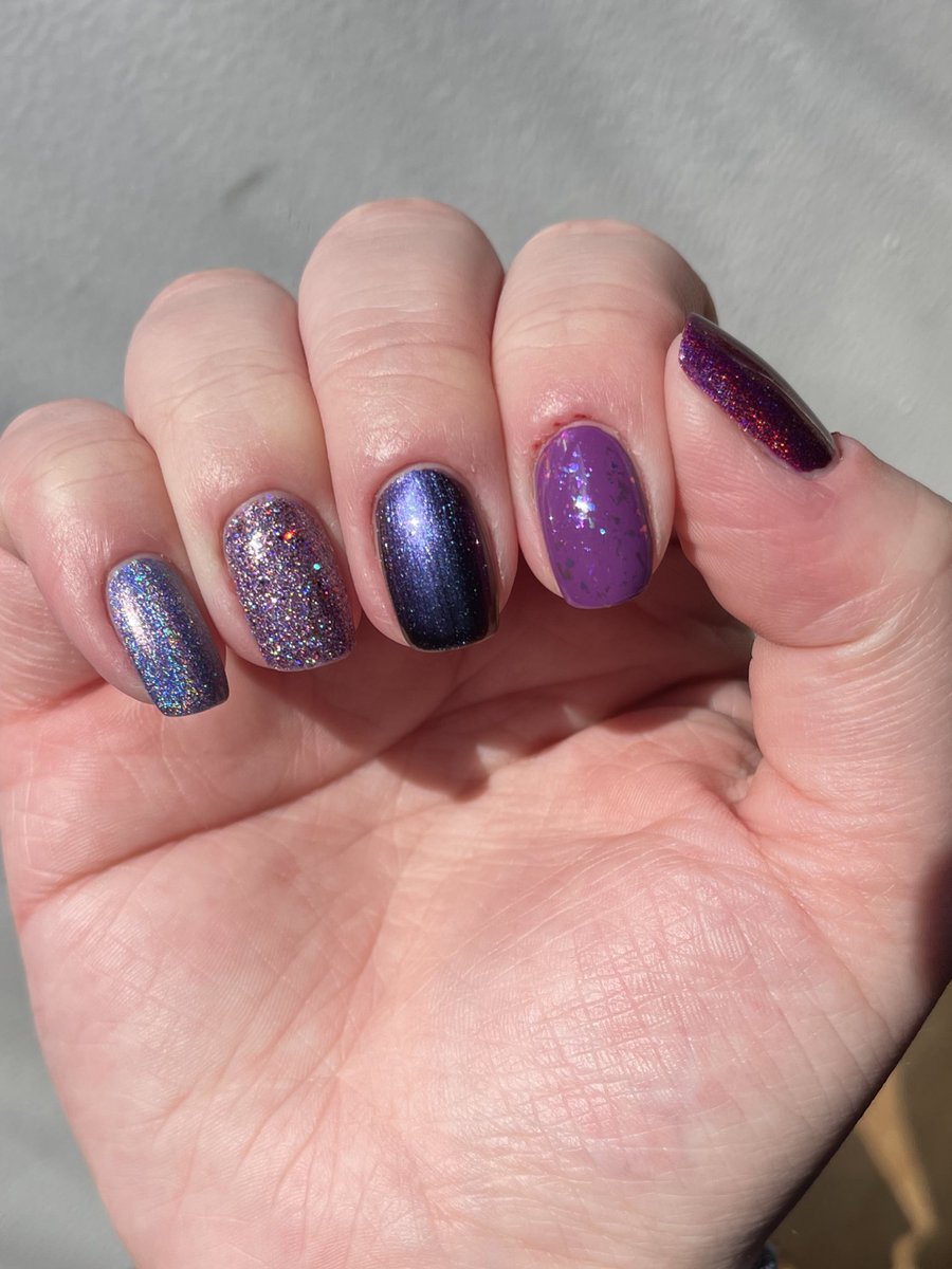Bethsnailss's tweet photo. 1 yr + 21 weeks. St. Patrick’s Day and a purple mani. So many polishes! 🍀💅🏼

@holotaco
Green Screen
Here For The Payday
Gold Play Button
Lunar US
Magenta Jelly
Work Bestie
Aurora US
Purple with Envy
Glitterally Purple
Lavender Syrup
 
#maniology
It’s Lit
Shangri La https://t.co/gMA7QyLbfb