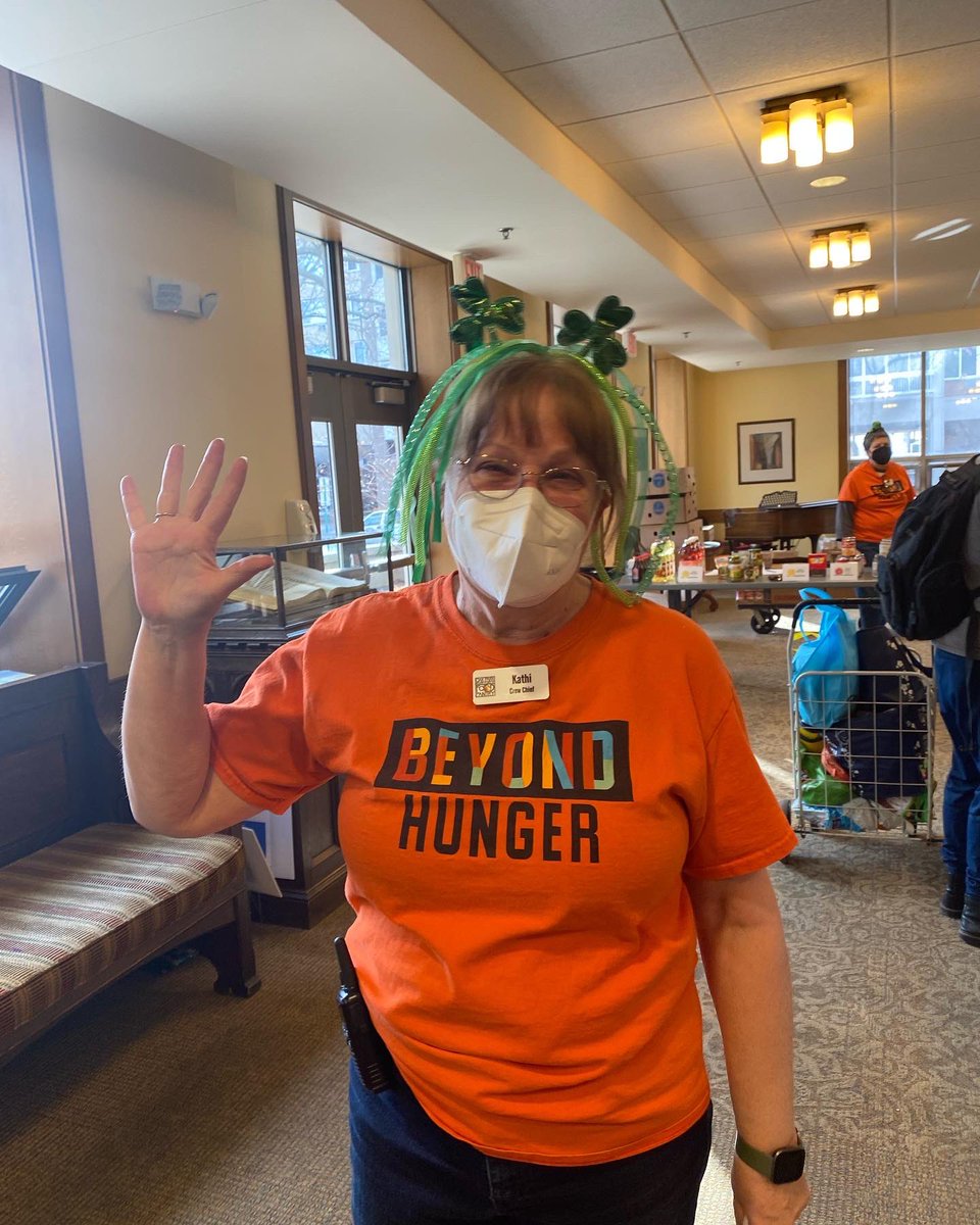 gobeyondhunger's tweet photo. Not just today - we feel lucky everyday to have such spirited volunteers! You can get in the spirit too. Join our volunteer crew: https://t.co/F45IWSYeRi #luck #lucky #stpatricksday #greens #green #gobeyondhunger #beyondhunger https://t.co/kxCutL7Wef