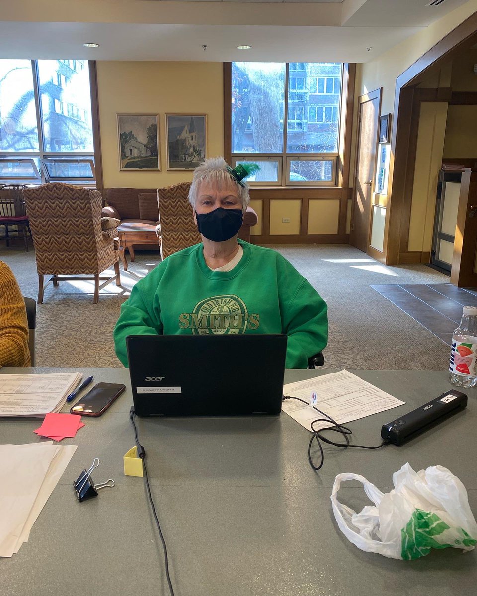gobeyondhunger's tweet photo. Not just today - we feel lucky everyday to have such spirited volunteers! You can get in the spirit too. Join our volunteer crew: https://t.co/F45IWSYeRi #luck #lucky #stpatricksday #greens #green #gobeyondhunger #beyondhunger https://t.co/kxCutL7Wef