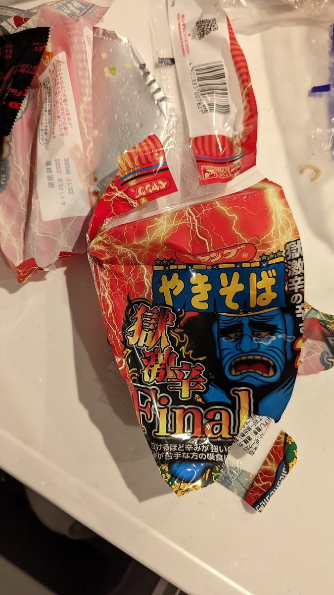 KLabo315's tweet photo. マジあかん、これ。。
舌も喉も耳も痛い…
汗が止まらん、、
#ペヤング #獄激辛 https://t.co/Sr2U2dRXM4