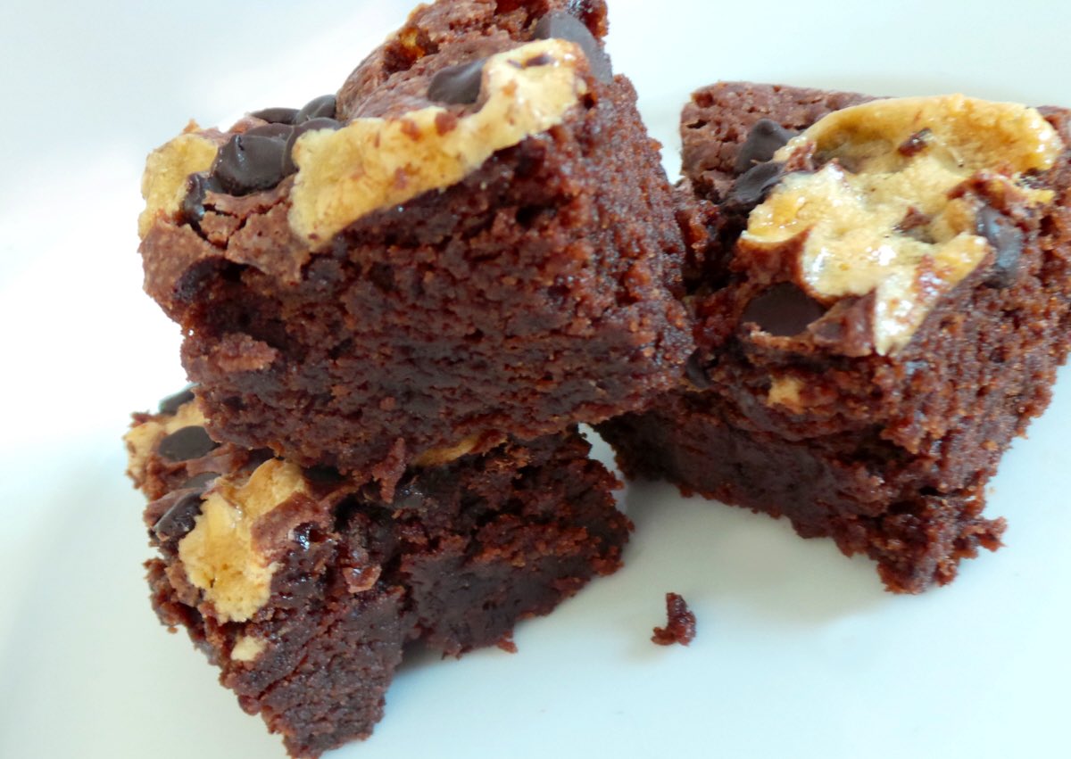 Happy Thursday #Leicester 😁

Head over to <a href="/cafembriki/">Cafe Mbriki</a> on Carts Lane in the city centre where a fresh delivery of #TheVeganCakery treats arrived earlier this morning.

Salted Millionaire’s Shortbread, Mille-Feuille, ‘Cream’ Horns, Caramelised Marshmallow Brownies and MUCH more!