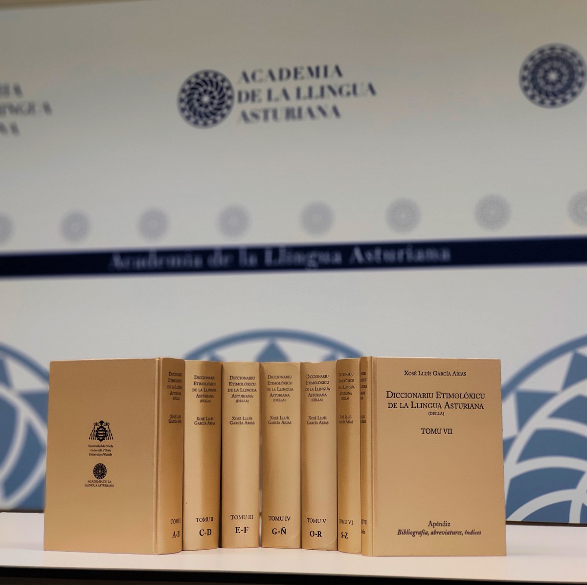 Academia de la Llingua Asturiana tweet media