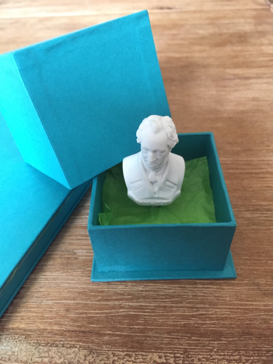 Marcel Lepper (@marcel_lepper) on Twitter photo Gaben, die mit auf den Weg nach #München gehen! Mein herzlichster Dank an das wunderbare Team - - für eine großartige Zeit! <a href="/Weimar_GSA/">Goethe und Schiller Archiv</a> <a href="/KlassikStiftung/">Klassik Stiftung</a> <a href="/DirektorHAAB/">Reinhard Laube</a> <a href="/BundesKultur/">BKM Kultur & Medien</a> <a href="/thueringende/">Staatskanzlei Thüringen</a> <a href="/stadtweimar/">Stadt Weimar</a> Gaben, die mit auf den Weg nach #München gehen! Mein herzlichster Dank an das wunderbare Team - - für eine großartige Zeit! <a href="/Weimar_GSA/">Goethe und Schiller Archiv</a> <a href="/KlassikStiftung/">Klassik Stiftung</a> <a href="/DirektorHAAB/">Reinhard Laube</a> <a href="/BundesKultur/">BKM Kultur & Medien</a> <a href="/thueringende/">Staatskanzlei Thüringen</a> <a href="/stadtweimar/">Stadt Weimar</a>