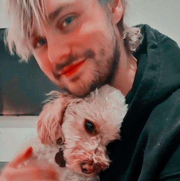 ⠀    
⠀
     𓍢ִ໋💌͙֒  ، ،  𝗠𝗬 𝗖𝗔𝗠𝗘𝗥𝗔 𝗥𝗢𝗟𝗟
        because    michael   clifford 
        is   my   𝐛𝐨𝐲𝐟𝐫𝐢𝐞𝐧𝐝   !  !   ♡

⠀