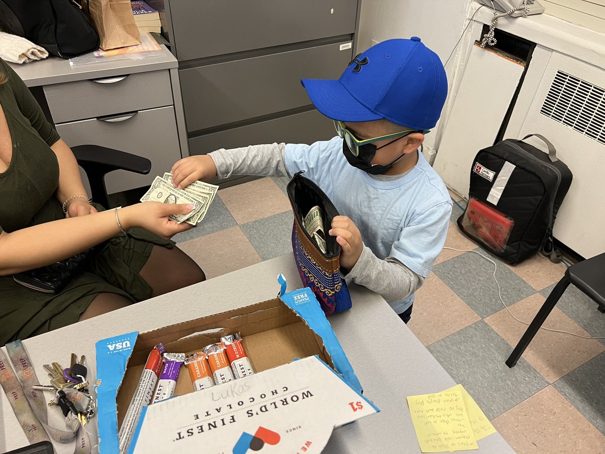 KariPleitez's tweet photo. Lukas sold his first box in less than 24-hours! Turns out he’s an excellent salesman. Fundraising for his preschool stepping up ceremony. @PS140XEagle https://t.co/YuGijnyQkO