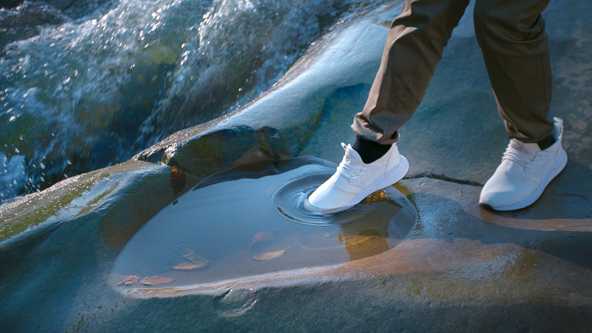 WanderlustersUK's tweet photo. Packing for an adventure travel trip? Taking heavy hiking boots? Take a look at these lightweight, waterproof hiking sneakers from Loom 🌄 https://t.co/7KsJdLhfoV #LoomFootwear #WaterproofShoes #RainproofSneakers https://t.co/Z1OZS2g6js