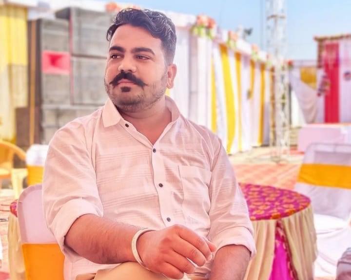 TribalArmy's tweet photo. This is 21st century India. Jitendrapal Meghwal posted in Rajasthan government job is murdered for having mustache and leading a good lifestyle. Is @ashokgehlot51 ji's Dalit love alive? Why is the government still silent? #JusticeForJitendraMeghwal https://t.co/KIeFa51wc8