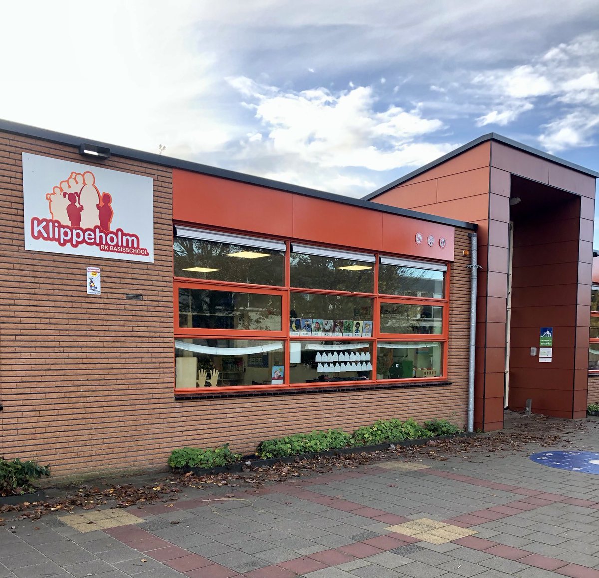 Deze week brengen onze onderzoekers het 🤸🏼beweeggedrag van kinderen in kaart op 🏫 Basisschool de Klippeholm om te kijken naar de succesfactoren van een #dynamischeschooldag. # samenwerkenaangezondopgroeien ⁦<a href="/MirkaJanssen/">Mirka Janssen</a>⁩ ⁦@HvAUrbanVital⁩ ⁦@dontbethom⁩