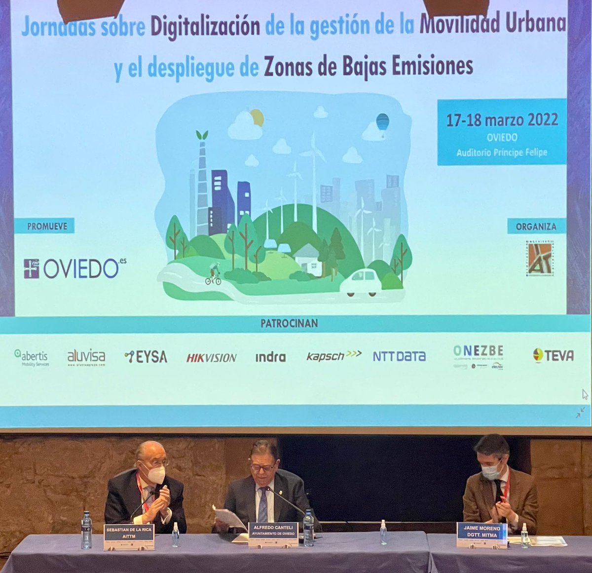 amtu_cat's tweet photo. L' @amtu_cat assisteix a la "Jornada sobre Digitalització de la Mobilitat Urbana i el desplegament de #ZBE" que organitza l' @aytoviedo
🎯Conèixer les novetats i aprofundir en temes de digitalització i #ZBE per poder seguir-hi treballant
🌐https://t.co/FVth4WeGUA
#AITTM #ITS https://t.co/5yRSjRvkvC