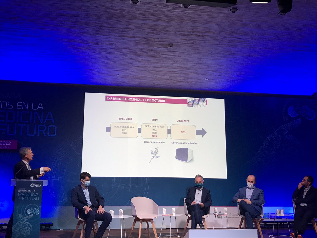 marinaprzg's tweet photo. Mesa de Integración Multiómica @fundmercksalud 
La secuenciación masiva permite realizar la determinación molecular de manera mucho mas rápida y efectiva #MedicinadelFuturo https://t.co/pJzOWmZSvR