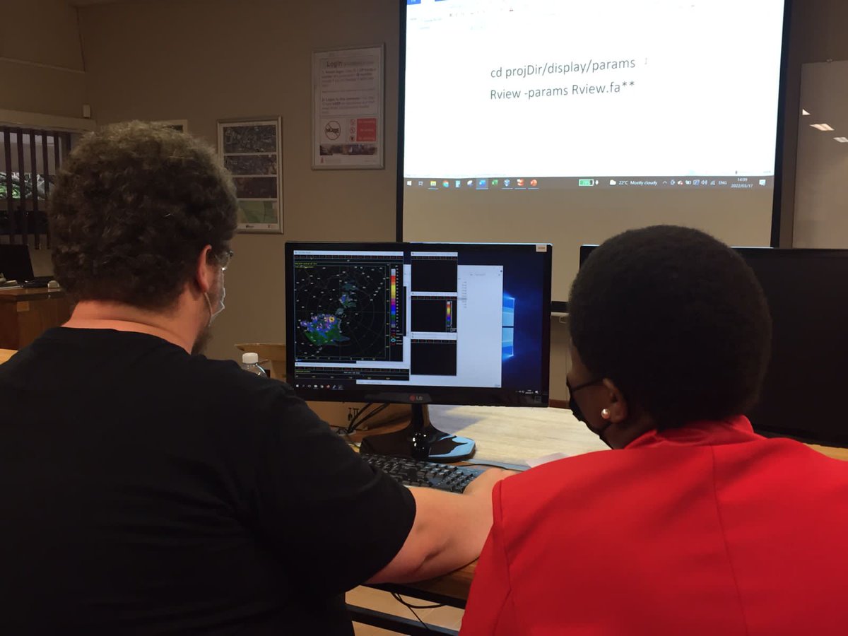 SAWeatherServic's tweet photo. Forecasters &amp; students attending Day 2 of the Severe Weather Workshop. Using radar data to identify supercell thunderstorms #WeatherReadyClimateSmart https://t.co/OobvgxnhoP