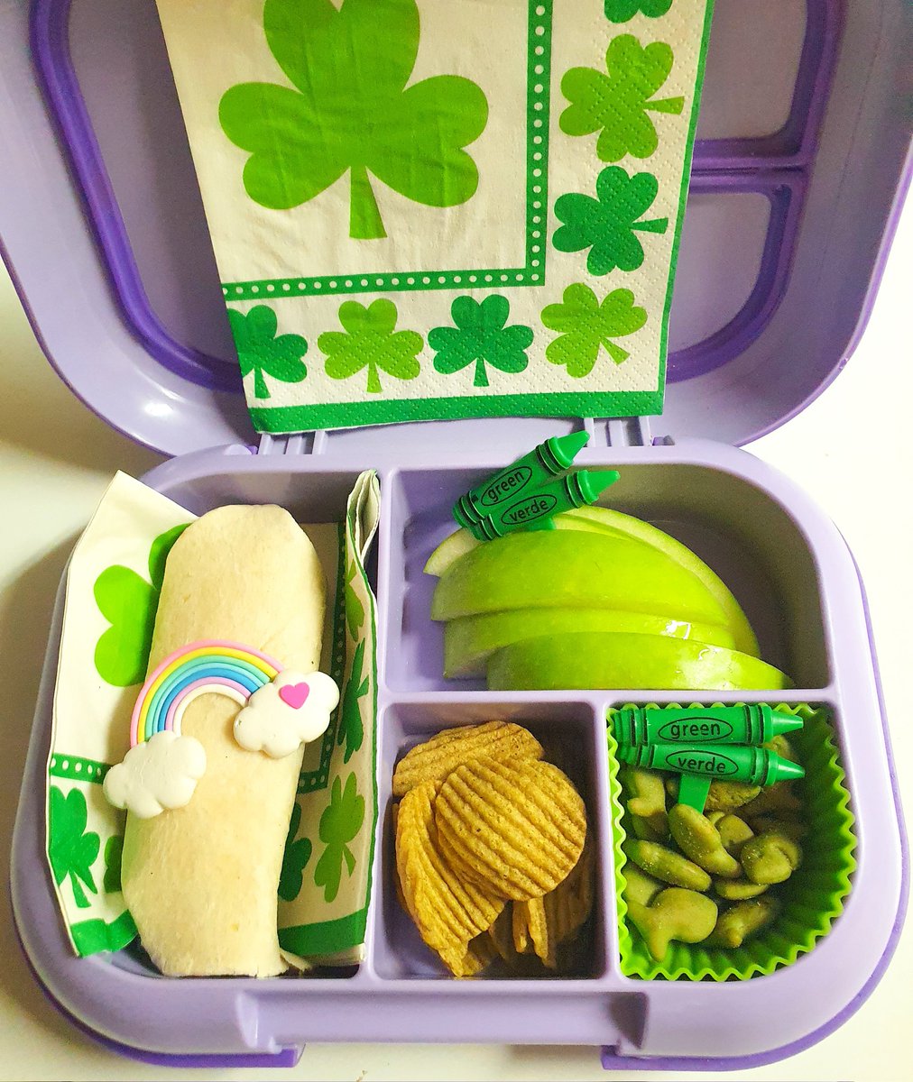 zarinaslunchbox's tweet photo. Happy St. Patrick's Day!! ☘️☘️
Za is having a green day at school today so naturally she had to have a lunch to match!
For Today's lunch Za has:
☘️ Sausage & cheese roll up
☘️ green apple
☘️ green veggie chips
☘️ green gold fish
@BentgoLunch #bentokids https://t.co/5KEmrdyAh5