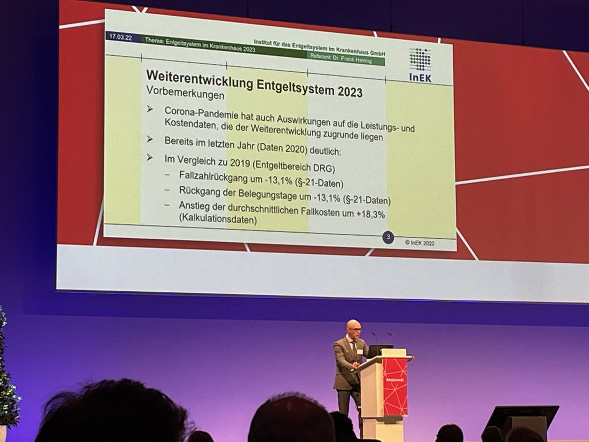Der „Hauptact des DRG-Forum“ Mr. DRG (Dr. Frank Heimig) startet mit der Feststellung, „diese Veranstaltung sei wie ein Familientreffen - nur besser. Man kann dem Lieblingsonkel aus dem Weg gehen und nur mit denen reden, auf die man(n) auch Lust habe…“ #drgforum22 #MrDRG
