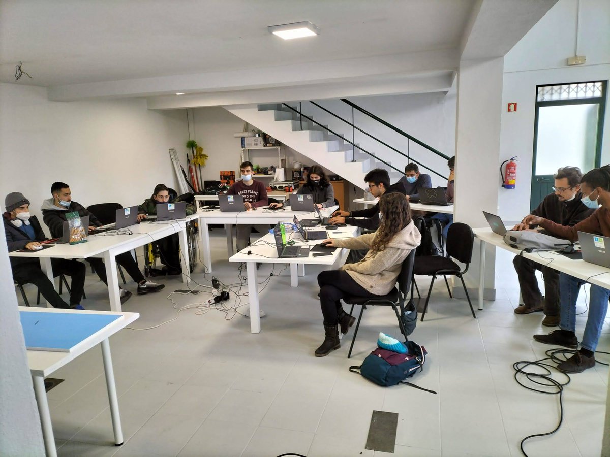 nuclio_pt's tweet photo. 📣O NUCLIO e a InovLabs estão quase prontos para vos receber no #ChangeMakers. Este mês recebemos formação no uso da nova máquina CNC. Mais novidades em breve!
O ChangeMakers é apoiado pelo Fundo Social Europeu da Junta de Freguesia de São Domingos de Rana e da Promethean #FATORC https://t.co/3JL3P5IQqY