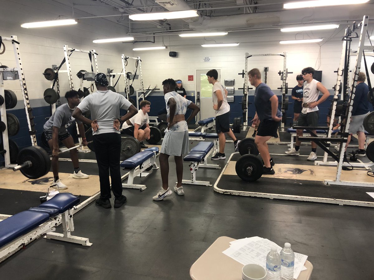 NOPOBobcats's tweet photo. Spring what?!?!? Last spring break lift day going hard! #PartyInThePort https://t.co/9HUsqGscht