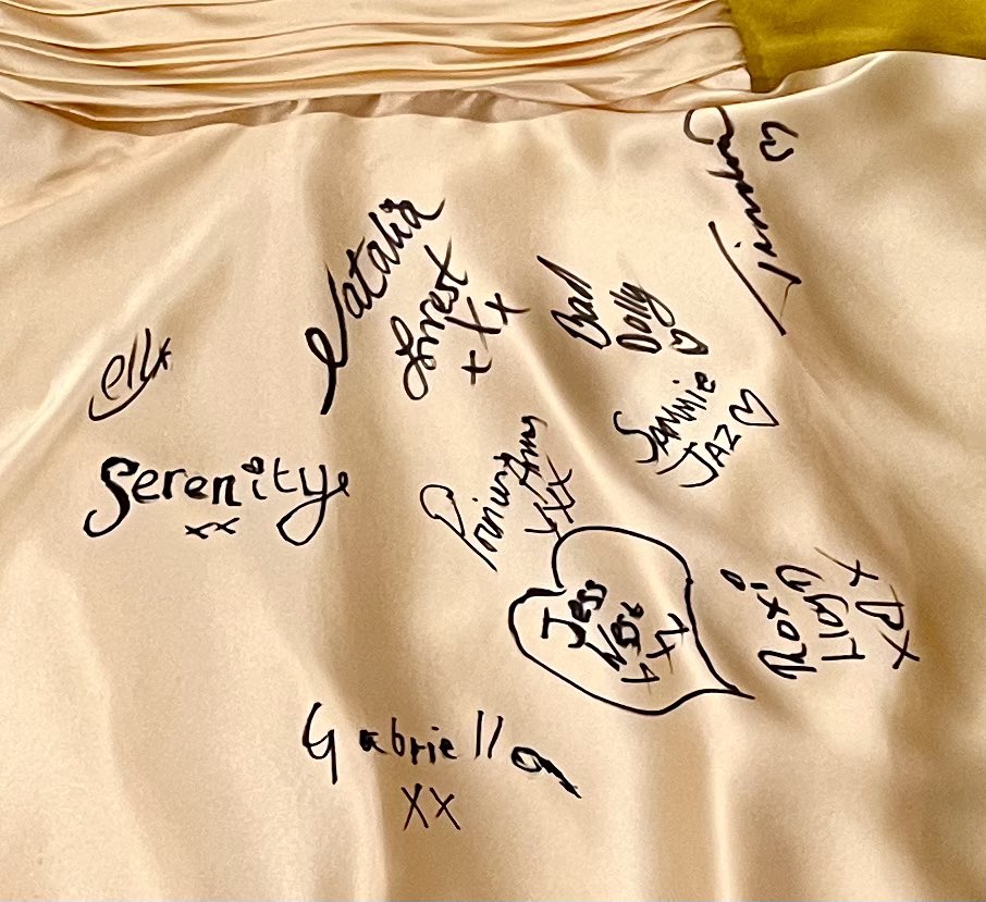 To all the models who managed to sign this dress over @mysatin, thank you so much!  

@NataliaForrest1 
@serenity66model 
@jesswestxxx 
@Roxilloydxx 
@FunwithJay 
@tindrafrost 
@baddolly92 
@samanth34683073 
@ellxplays

Still pursuing signatures but it’s very much appreciated! 😘