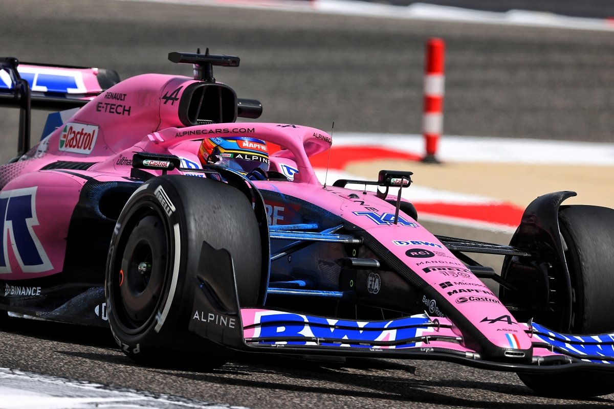 motorpuntoes's tweet photo. #F1 | El Alpine A522 recibe su primera gran evolución: nuevos pontones en Bahréin.
https://t.co/DRdhILs4Jd
#AlpineA522 #Fórmula1 #GPBahréin #TécnicaF1 @AlpineF1Team #BahrainGP https://t.co/6daSJG8Aq2