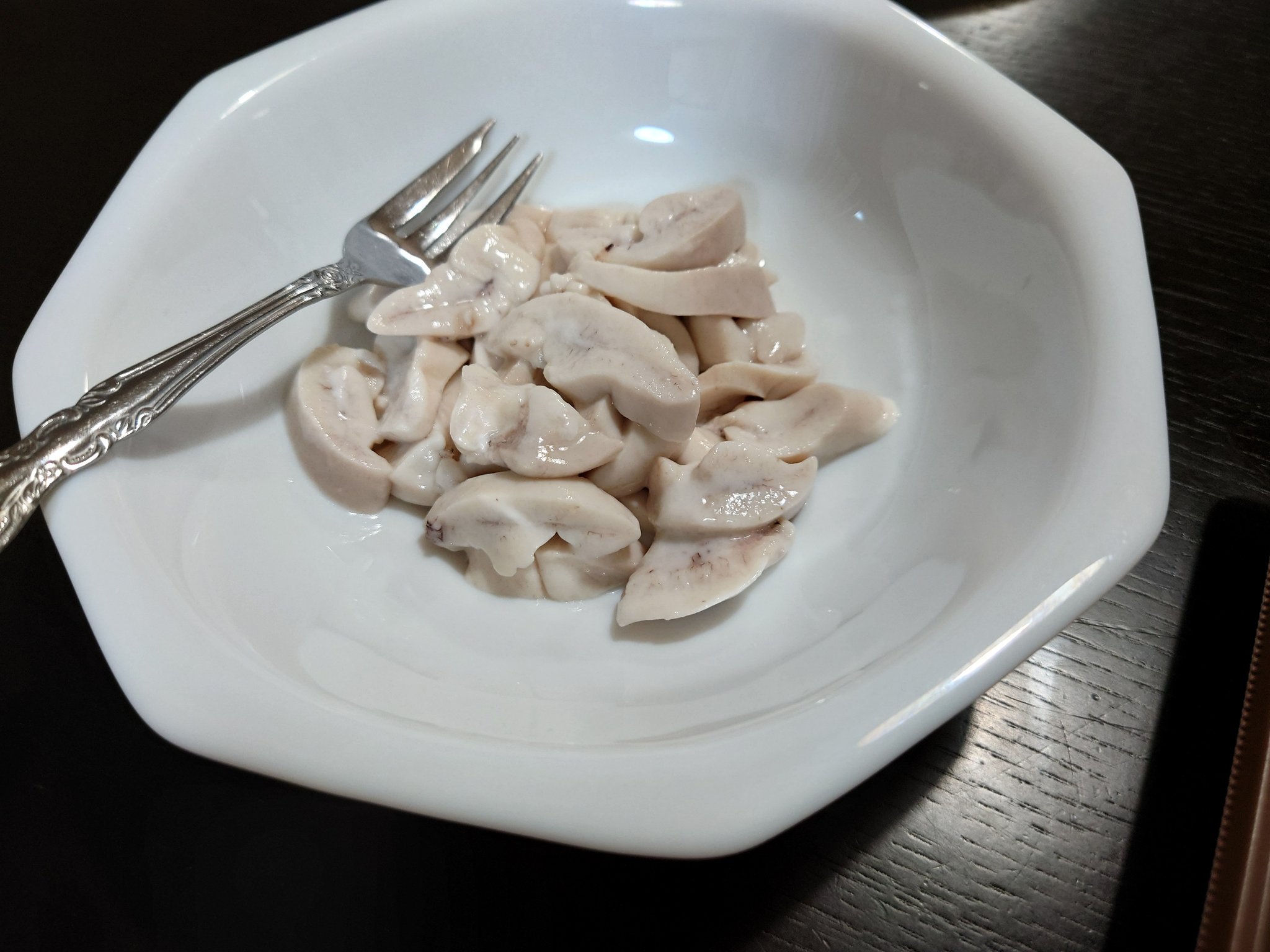 一ツ谷 英輝 帰宅して魚捌いて これから一杯 今日はブダイとメジナの刺身 メジナの白子 さー反省会だ ちなみに今日5人で高島だったんですが 全員どこかの大会のファイナリストだった 笑 T Co 01tdul7obz Twitter