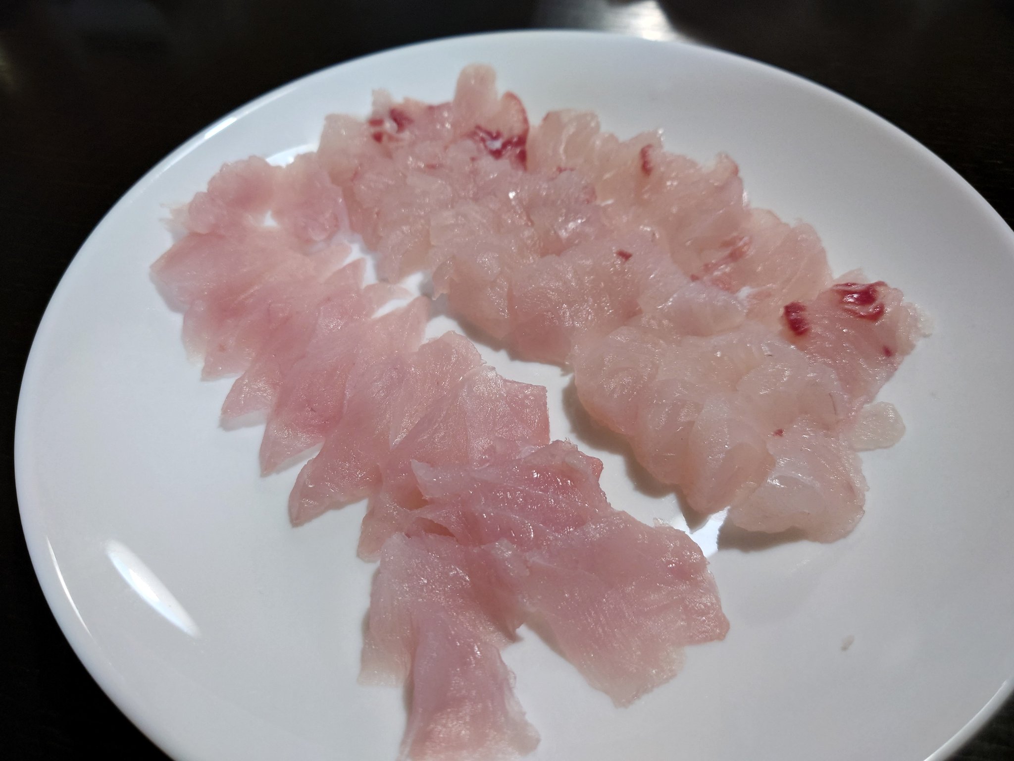 一ツ谷 英輝 帰宅して魚捌いて これから一杯 今日はブダイとメジナの刺身 メジナの白子 さー反省会だ ちなみに今日5人で高島だったんですが 全員どこかの大会のファイナリストだった 笑 T Co 01tdul7obz Twitter