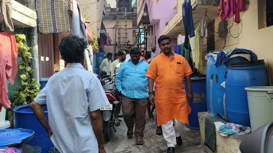 TeamRK_BJP's tweet photo. Residents complained about the issues of irregular water supply, a requirement of a bus shelter, road widening etc.
Assured that all the works will be taken up and completed successfully.
#RKWithBJP #RKWithSCB #SCBWithBJP #BJPForSCB https://t.co/0vOErvEPGl