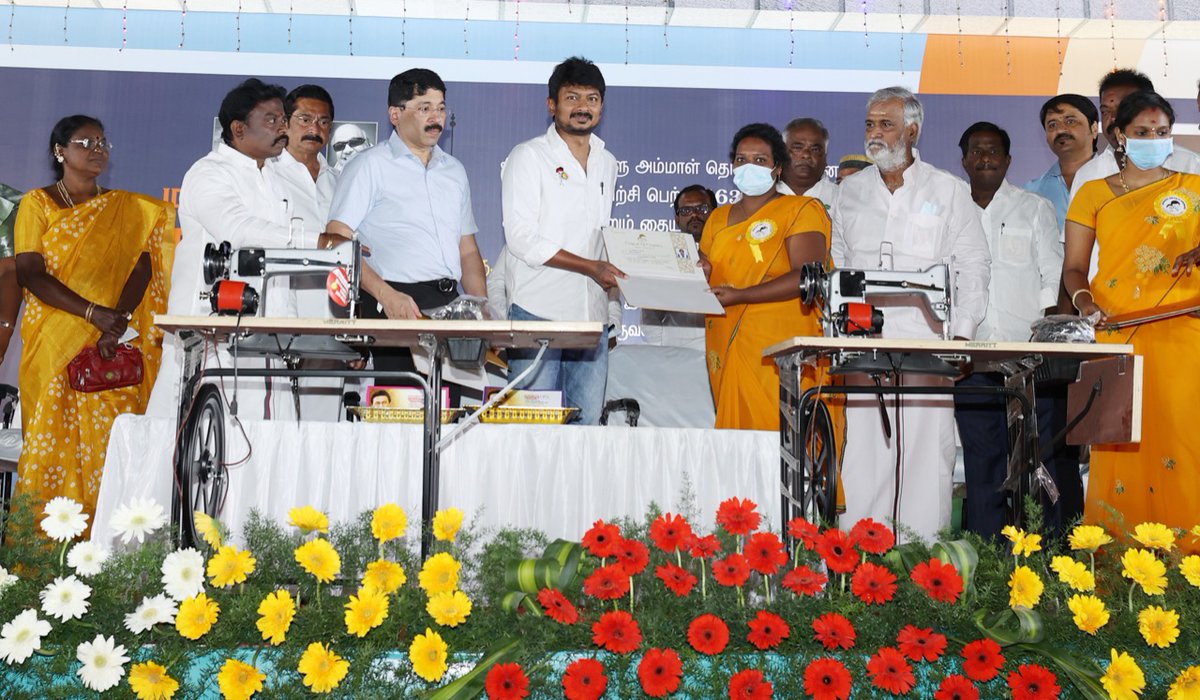 Udhaystalin's tweet photo. மகளிருக்கான பொருளாதார சுதந்திரத்தை உறுதிப்படுத்திட ‘அன்னை தயாளு அம்மாள் தொண்டு நிறுவன’த்தில் தையல் பயிற்சி பெற்ற துறைமுகம் தொகுதியைச் சேர்ந்த 463 மகளிருக்கு சான்றிதழ் &amp; தையல் இயந்திரங்களை முதலமைச்சர் அவர்களின் பிறந்தநாளை முன்னிட்டு இன்று வழங்கினோம். @PKSekarbabu @Dayanidhi_Maran https://t.co/ZlZrKiQfpw