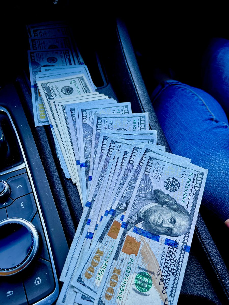 JoeDamicoWins's tweet photo. When you’re driving a little quickly to get all your bets in and one of your bundles breaks open in the car. #makingbets #bettingbasketball #marchmadness #tendimes #money #sportsbetting #sportsbettor #weplaywhatwesay #walklikewetalk @1stladyofvegas @sportsmemo @WagerTalk https://t.co/ZcY5Y4sO6T