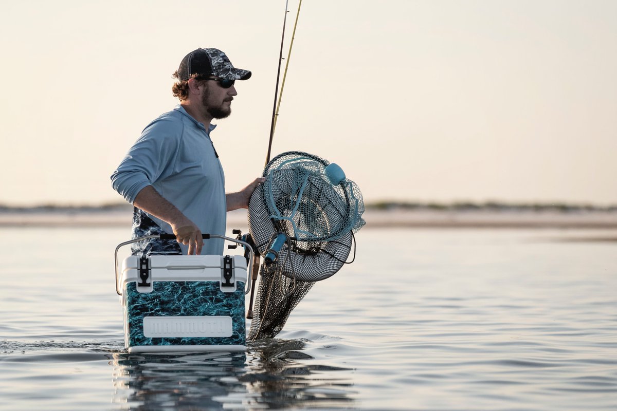 Whether in the water or on land, your Mammoth goes where you go.

#MammothCoolers #HowDoYouMammoth