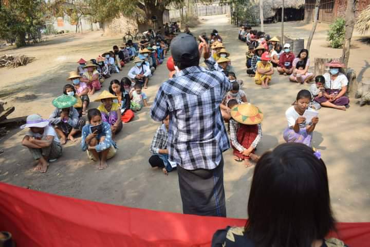 Su10232799's tweet photo. Locals of eastern Yinmarpin &amp; northern Salingyi Tsp continued protesting against Genocidal Dictatorship as 372nd day of protest. 
#WarCrimesOfJunta #2022Mar17Coup #WhatsHappeningInMyanmar https://t.co/QJLAJ5HQdJ