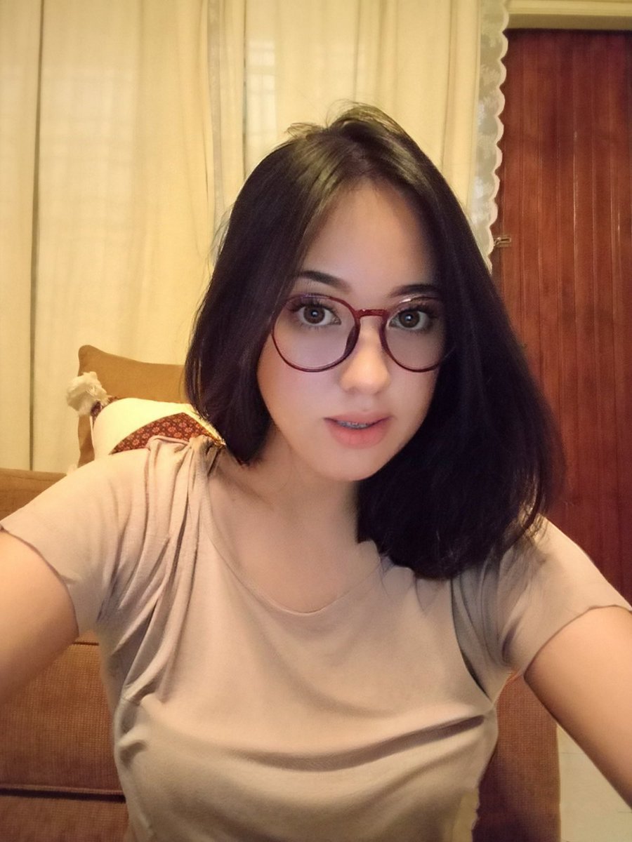 alexasaffira's tweet photo. tim nyisir pake tangan 💁🏻‍♀️ https://t.co/6p7VKyvIYk