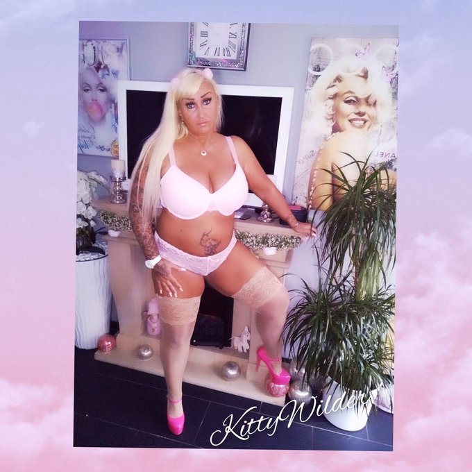 Bin heute ein rosa Gl&uuml;cksb&auml;rchen 🐻 #iloverosa #sexy #plussizequeen #CurvyLady #CurvyWomenAreBeautiful<a href="/tag/iloverosa"class="tags">#iloverosa</a><a href="/tag/sexy"class="tags"><span>#sexy</span></a><a href="/tag/hotwomen"class="tags"><span>#hotwomen</span></a><a href="/tag/curvylady"class="tags"><span>#curvylady</span></a><a href="/tag/curvywomenarebeautiful"class="tags"><span>#curvywomenarebeautiful</span></a>