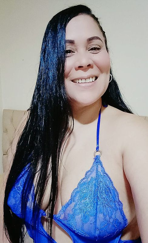 PerlitaMilf's tweet photo. Buenos días mis bellos 💋
Últimos días en #Latacunga 
Amanecí super ganosita bb ven y pasemos muy rico #milf #maduraculona #Cotopaxi #Ecuador @prepagosec https://t.co/q3G0kBnV5r