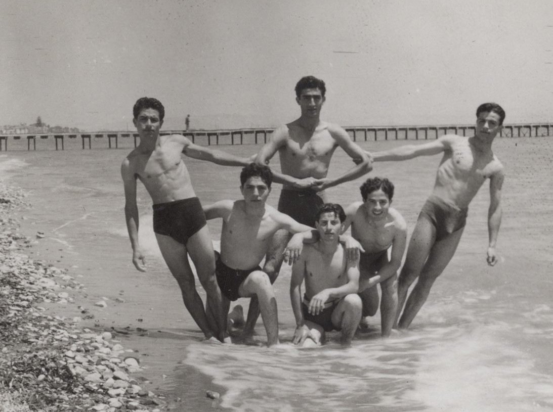 Blueyonetwo's tweet photo. Amateur athletics/ Hakki and friends at #Lapithos beach/ 1949/ #Cyprus/ And Sevil in #Nicosia photo studio/1951//Hakki ve arkadaslari #Lapta plajinda/ Mustakbel esi Sevil #Lefkosa'da / 1951 /#Kibris BirZamanlar https://t.co/k3NT0fs91q