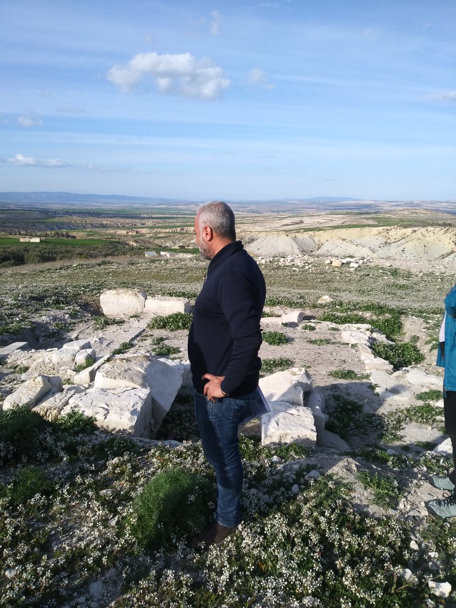 ATLAS_cities's tweet photo. Today a week ago we were visiting #Mactar and #Zama Regia in #Tunisia 🇹🇳
With Moheddine Chaouali as the host/guide in Mactar & Chokri Touihri hosting the part in Zama.
The early start, cars leaving at 07:00, was not the best. Even the baker had not yet finished 🥐🥖 his work 😴 https://t.co/WdEsmHciCg
