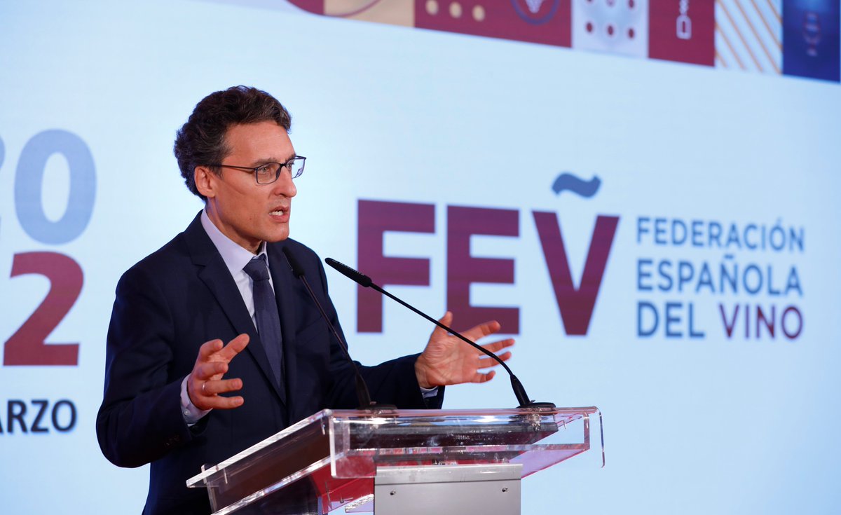 FEV_Vino's tweet photo. 🍷 Ayer celebramos en Toledo la #AsambleaFEV2022.

📢 En el evento le pedimos al Gobierno medidas ante las amenazas que ponen en riesgo la recuperación del sector y la defensa de la legitimidad del consumo de #vino moderado.

Toda la información 👉 https://t.co/3rim659bQL https://t.co/GMwL0ooukB