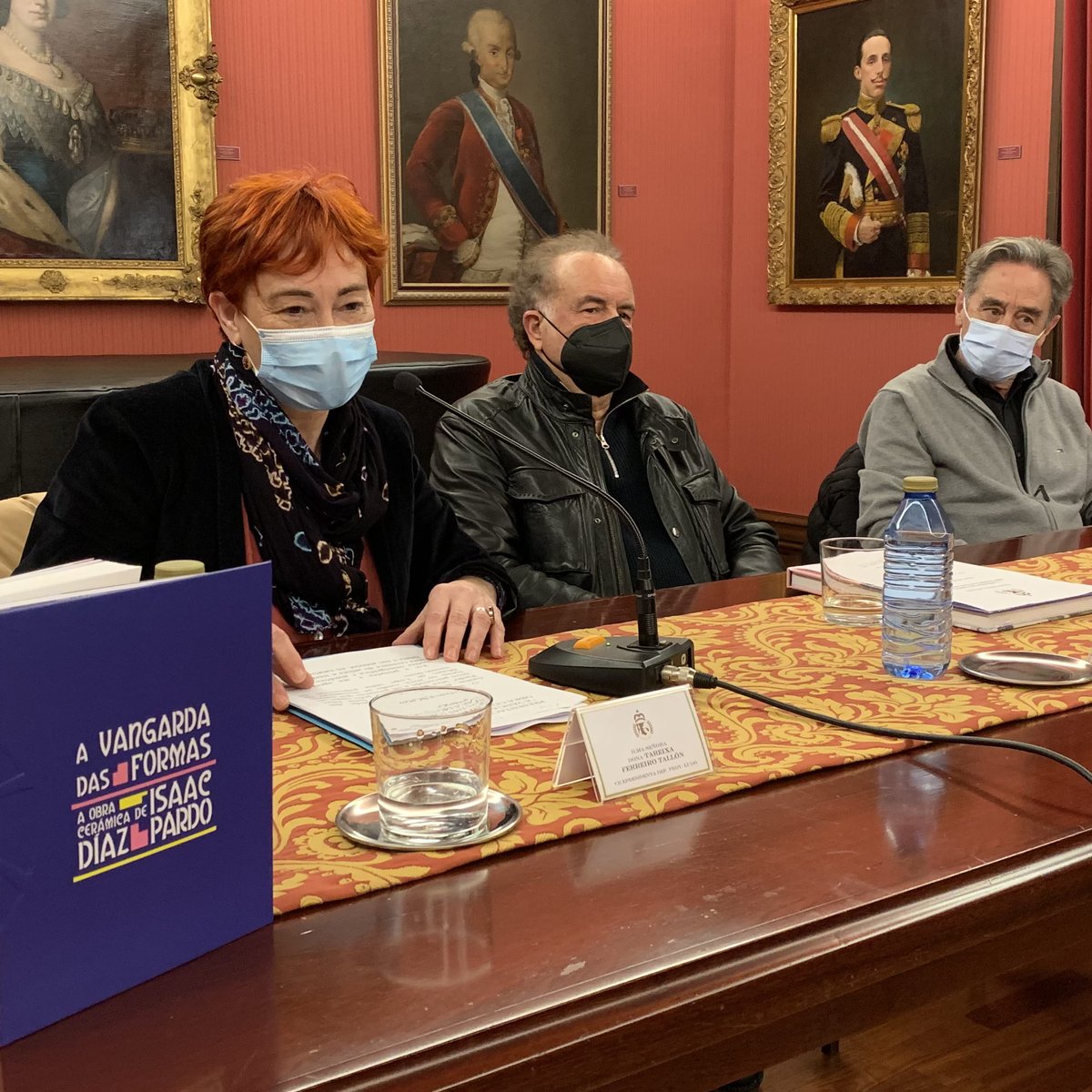 📖 Presentamos a publicación  “𝘼 𝙫𝙖𝙣𝙜𝙖𝙧𝙙𝙖 𝙙𝙖𝙨 𝙛𝙤𝙧𝙢𝙖𝙨. 𝙊𝙗𝙧𝙖 𝙘𝙚𝙧𝙖𝙢𝙞𝙘𝙖 𝙙𝙚 𝙄𝙨𝙖𝙖𝙘 𝘿í𝙖𝙯 𝙋𝙖𝙧𝙙𝙤”, que repasa a evolución creativa do autor dende os primeiros deseños ata as icónicas porcelanas de #Sargadelos.
Xa dispoñible nas librarías 📚