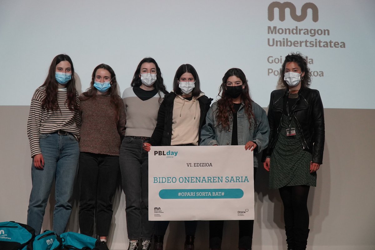 MU_gep's tweet photo. Bideo onenaren saria MOCCA Heater proiektuak jaso du, berotze-sistema berritzaile bat da ingurumena errespetatzen duena, hau Industria Diseinu eta Produktu Garapeneko graduko 3.mailako ikasleek garatu dute. Zorionak! #PBLday https://t.co/WPoqgI2fRP