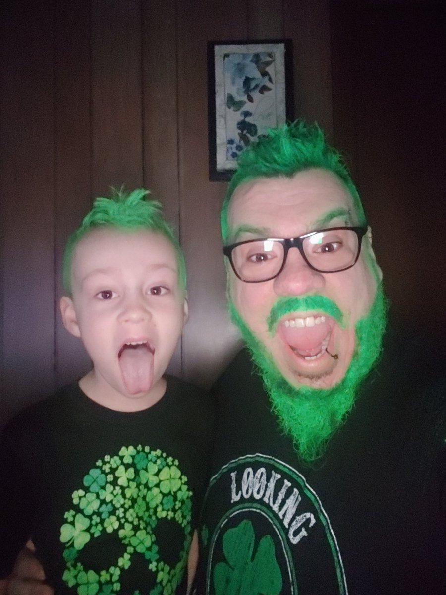 MaggotDozer's tweet photo. #StPatricksDay #HappyStPatricksDay @KTRGRocks @BigJakeRadio @pete_burns13 @RazorWisconsin #MiniDozer https://t.co/Aago4SBnPm