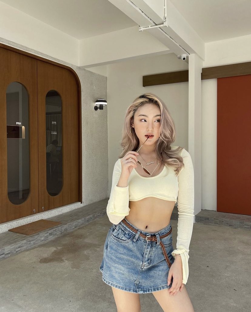 punchtipa's tweet photo. splendidly bragging another 𝐞𝐦𝐞𝐫𝐚𝐥𝐝 and turned my own presence to be breathtaking. you will never be able to let your sight off me since i would hypnotize you in a second; making you trapped and couldn't get out from my enticement. https://t.co/cwHLpo5EEb