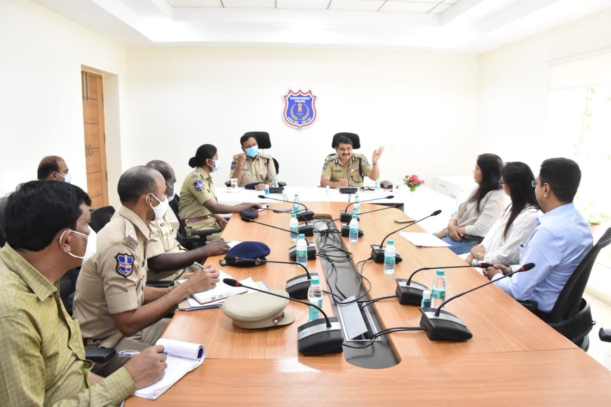 MalkajgiriCop's tweet photo. @TelanganaCMO @mahmoodalitrs @SabithaindraTRS  @TelanganaDGP @TelanganaCOPs @cyberabadpolice @hydcitypolice @DGPMaharashtra @Navimumpolice @umasmiles @SmilesFn @DcpMalkajgiri @DCPLBNagar @DcpBhongir @Rachakonda_tfc @THHyderabad @DeccanChronicle @eenadulivenews @sakshinews https://t.co/F5yfwqp9Tx