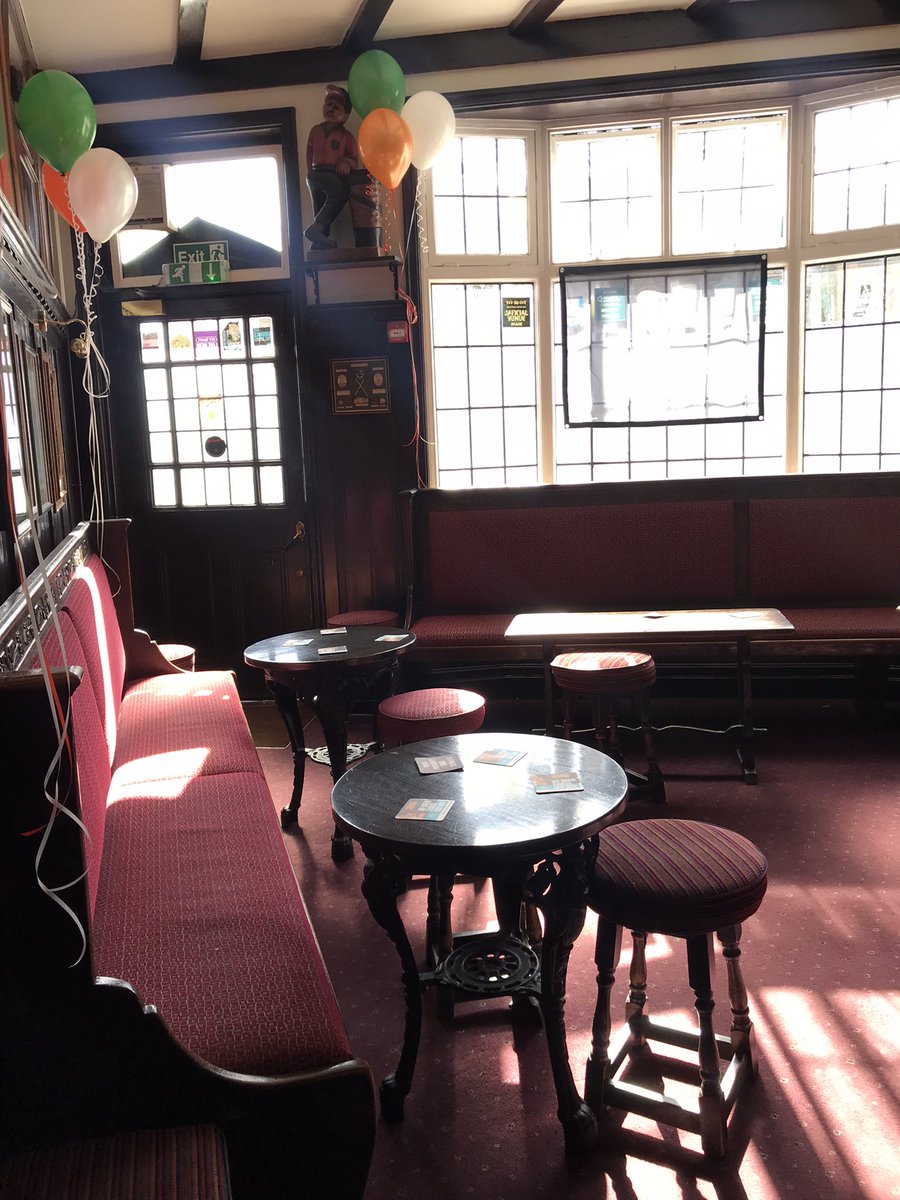 PubsSaving's tweet photo. Happy St Patrick’s Day ☘️@BlytheHillTav #forresthill @HeritagePubs The small snug at back of bar was a lovely surprise! ❤️this old school pub. Friendly staff and locals - Worth a visit. Good pint of Guinness. One of best pubs to spend St Patrick’s Day! ☘️ #HappyStPatricksDay https://t.co/3wNl9XCHfo